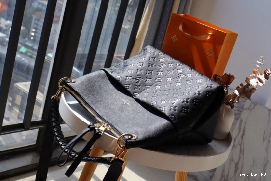 First bag ru HOBO MAIDA LOUIS VUITTON 0801